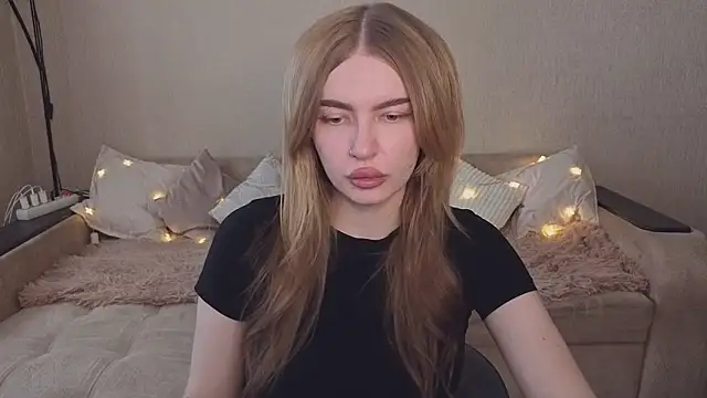 ViolettaLopez online show from May 4, 2026, 12:56 pm