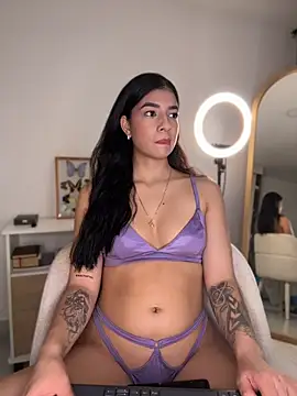 Snapshot of Veronica_ar chatting on June 14, 2026, 10:45 pm Veronica ar online show from June 14, 2026, 10:45 pm