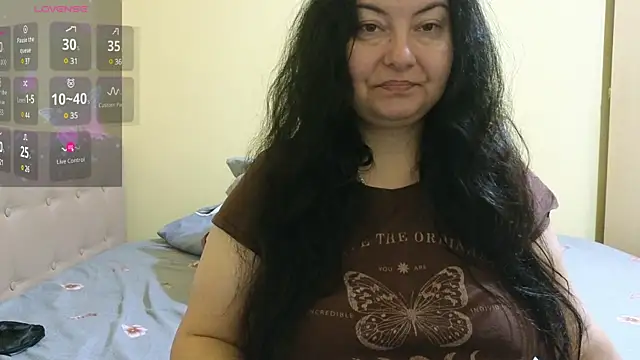 Snapshot of BBW_MILF_4U chatting on February 2, 2025, 7:52 am BBW MILF 4U online show from February 2, 2025, 7:52 am