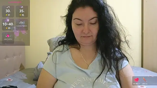 Snapshot of BBW_MILF_4U chatting on February 2, 2025, 6:42 pm BBW MILF 4U online show from February 2, 2025, 6:42 pm