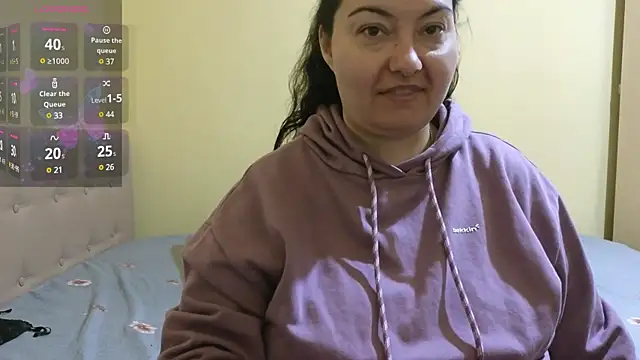 Snapshot of BBW_MILF_4U chatting on February 3, 2025, 6:13 am BBW MILF 4U online show from February 3, 2025, 6:13 am