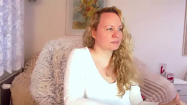 Sarah4you online show from February 1, 2025, 3:50 pm