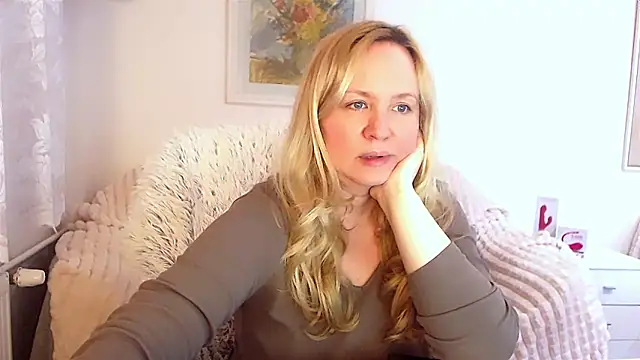 Sarah4you online show from February 4, 2025, 9:41 pm