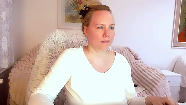 Sarah4you online show from March 8, 2025, 9:40 pm