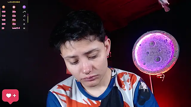 girl intense444 online show from April 1, 2026, 1:01 pm