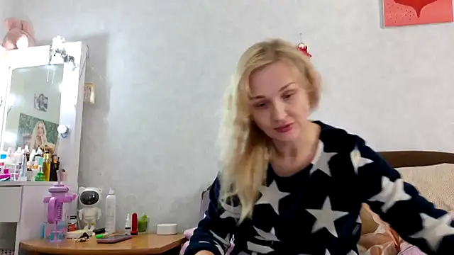 ModelEva online show from October 4, 2025, 8:34 am