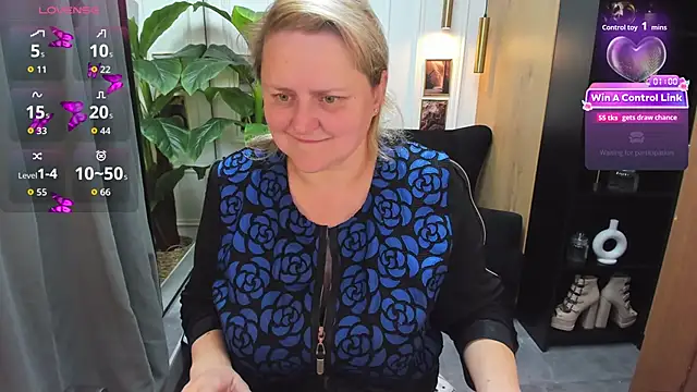 ScarlettSoft online show from June 11, 2026, 5:49 am