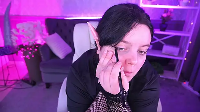 LittleShyy online show from March 10, 2026, 1:49 pm