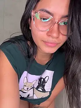 PaulinaBelushi online show from December 11, 2024, 11:43 pm