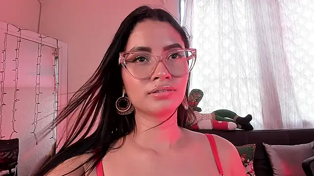 PaulinaBelushi online show from December 18, 2024, 6:46 pm