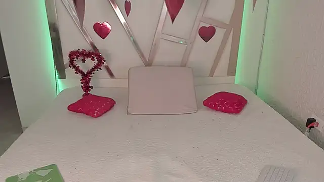 PaulinaBelushi online show from September 19, 2025, 3:34 pm