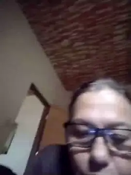 Snapshot of catdool chatting on January 2, 2025, 8:35 pm catdool online show from January 2, 2025, 8:35 pm