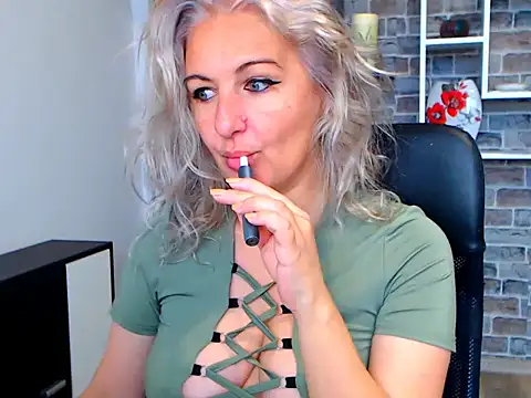 Snapshot of angel_devil_milf chatting on December 3, 2024, 12:16 pm angel devil milf online show from December 3, 2024, 12:16 pm