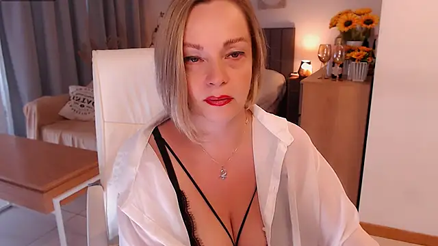 Snapshot of Tilly_Eliot chatting on February 5, 2026, 8:57 pm Tilly Eliot online show from February 5, 2026, 8:57 pm