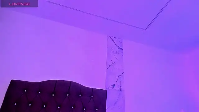 alysson 18 online show from November 28, 2025, 1:25 pm