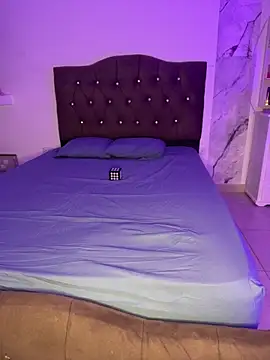 alysson 18 online show from April 14, 2026, 2:17 am