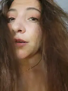 VickyHoult online show from December 2, 2025, 9:43 pm