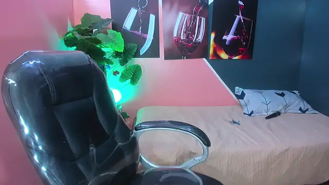 pearl weet online show from December 19, 2024, 6:01 pm