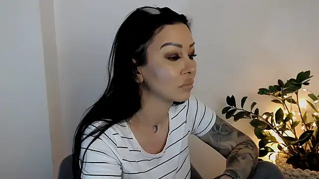 Snapshot of Xentthia chatting on April 16, 2026, 2:18 pm Xentthia online show from April 16, 2026, 2:18 pm