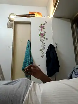 Snapshot of raji9290 chatting on February 5, 2026, 12:37 am raji9290 online show from February 5, 2026, 12:37 am