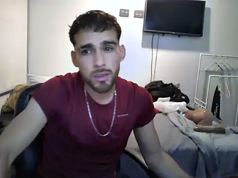 Snapshot of Emanuell__ chatting on October 15, 2025, 12:22 am Emanuell   online show from October 15, 2025, 12:22 am