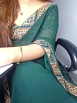 Snapshot of aliyaah_singh chatting on January 5, 2025, 10:08 pm aliyaah singh online show from January 5, 2025, 10:08 pm