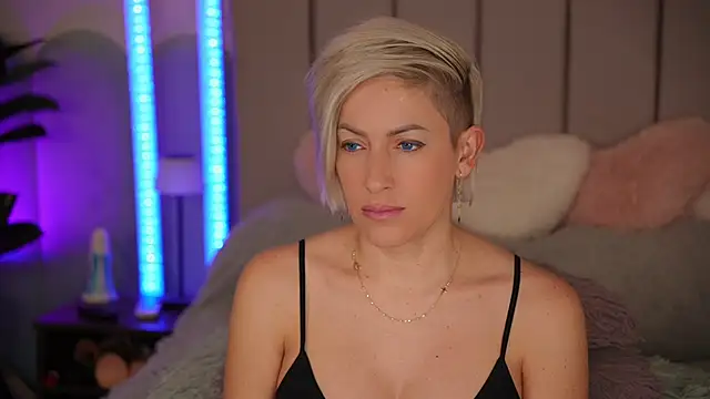 Snapshot of VickySecret96 chatting on December 5, 2025, 5:53 pm VickySecret96 online show from December 5, 2025, 5:53 pm