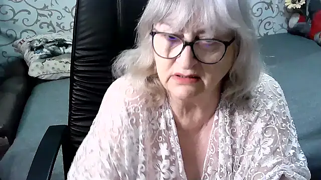 Snapshot of LolkaAlyss chatting on February 8, 2025, 8:31 am LolkaAlyss online show from February 8, 2025, 8:31 am