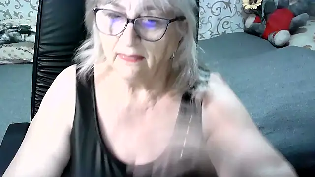 Snapshot of LolkaAlyss chatting on February 9, 2025, 7:19 pm LolkaAlyss online show from February 9, 2025, 7:19 pm
