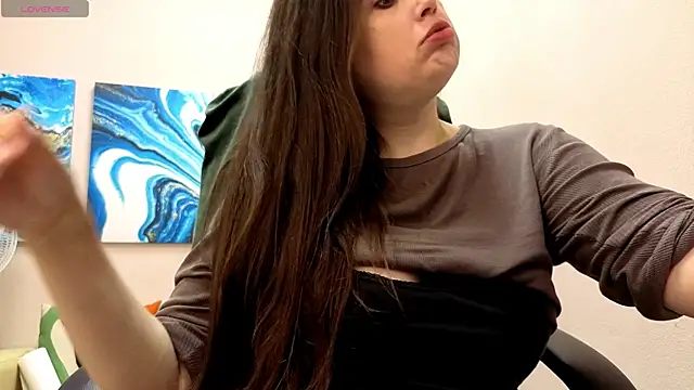 BattyMoll online show from October 18, 2025, 3:24 pm