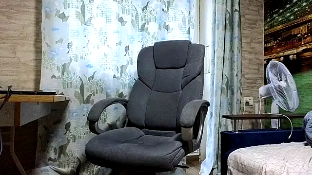 Snapshot of xxrokixxx chatting on December 23, 2024, 10:10 am xxrokixxx online show from December 23, 2024, 10:10 am