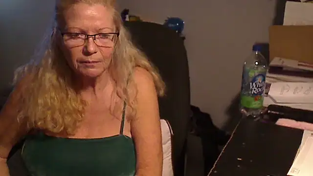 Snapshot of XTRAHORNYONE chatting on February 13, 2025, 12:13 am XTRAHORNYONE online show from February 13, 2025, 12:13 am