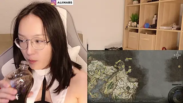 Snapshot of aliiiiiina chatting on January 5, 2025, 4:04 am aliiiiiina online show from January 5, 2025, 4:04 am