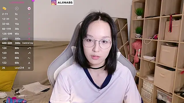 Snapshot of aliiiiiina chatting on March 16, 2025, 11:47 pm aliiiiiina online show from March 16, 2025, 11:47 pm