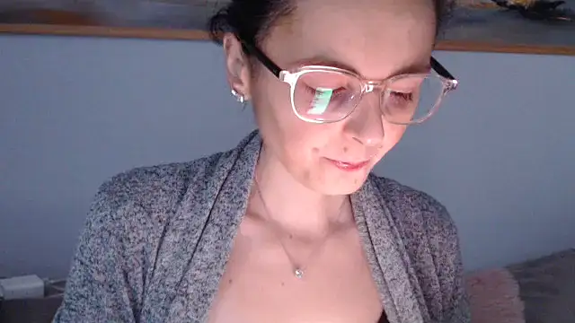 cleophee online show from April 13, 2026, 5:46 am