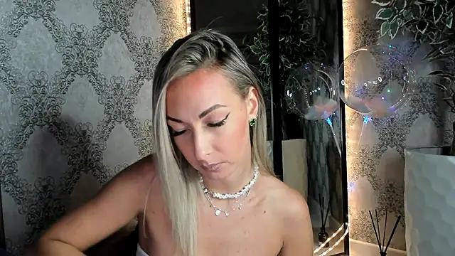 Snapshot of StarryHanna chatting on March 17, 2025, 10:38 pm StarryHanna online show from March 17, 2025, 10:38 pm