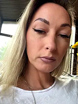 Snapshot of StarryHanna chatting on October 4, 2025, 11:41 am StarryHanna online show from October 4, 2025, 11:41 am