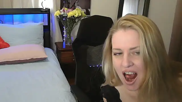 HollieBim online show from January 20, 2025, 3:18 pm