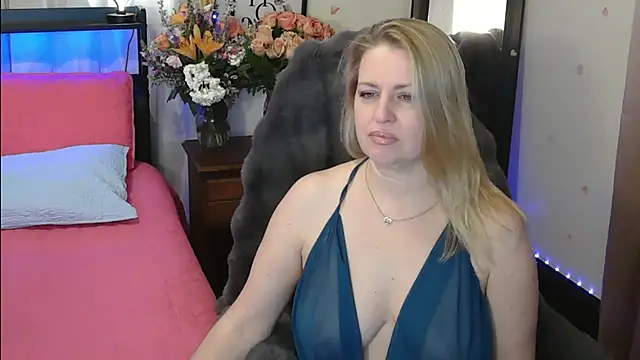 HollieBim online show from February 17, 2025, 2:37 pm