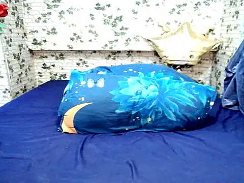 Snapshot of IndianDelia chatting on November 3, 2025, 7:42 am IndianDelia online show from November 3, 2025, 7:42 am