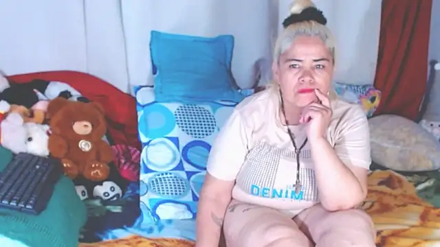 estrellita fugaz16x online show from November 28, 2025, 3:31 am