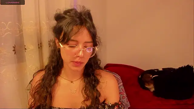 aluna 0310 online show from December 2, 2024, 11:29 pm