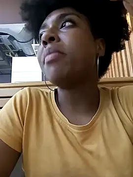 thaimy  online show from January 22, 2025, 10:05 pm