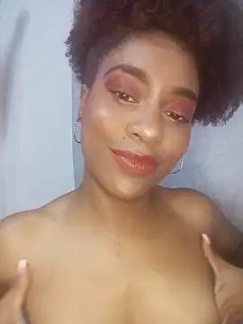 thaimy  online show from November 28, 2025, 2:25 am