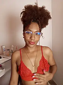 thaimy  online show from March 11, 2026, 2:39 am