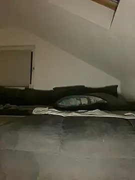 Snapshot of Vlad200472 chatting on March 1, 2025, 9:37 pm Vlad200472 online show from March 1, 2025, 9:37 pm