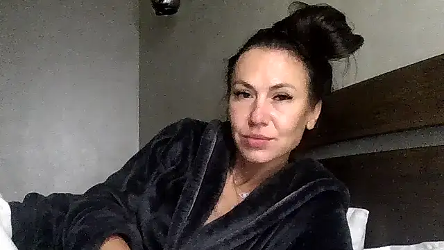 JulianaGold1 online show from October 12, 2025, 8:41 pm