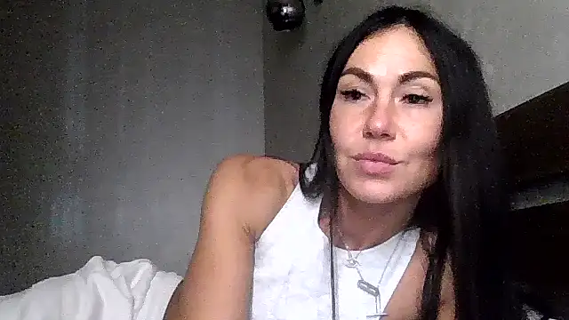 JulianaGold1 online show from October 18, 2025, 7:14 pm