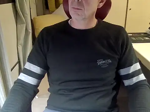 Snapshot of mariohurt101 chatting on October 30, 2025, 9:26 pm mariohurt101 online show from October 30, 2025, 9:26 pm