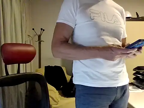 mariohurt101 online show from April 4, 2026, 3:42 pm